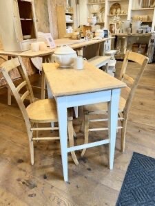 Tisch kleiner Tisch Beistelltisch alt